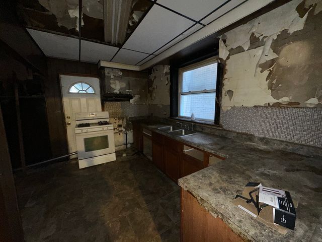 8039 S Ingleside Avenue, Chicago, IL 60619