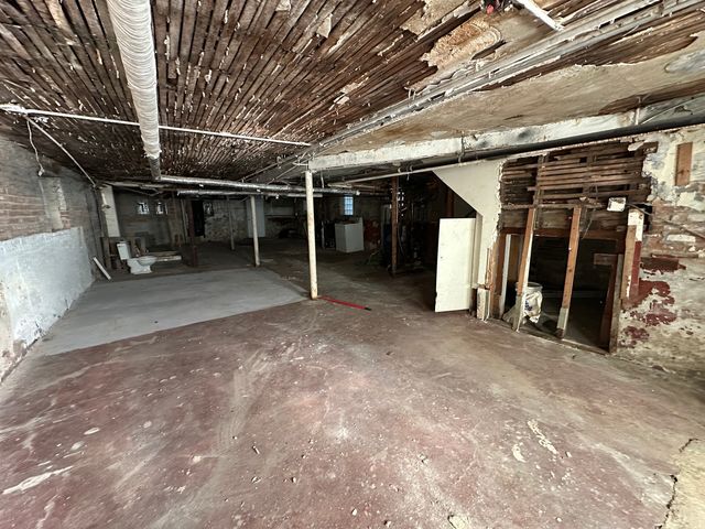 8039 S Ingleside Avenue, Chicago, IL 60619