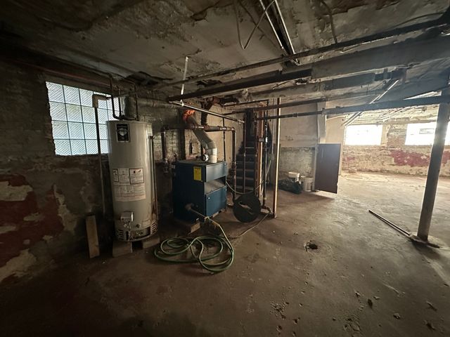 8039 S Ingleside Avenue, Chicago, IL 60619