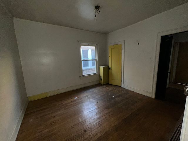 8039 S Ingleside Avenue, Chicago, IL 60619