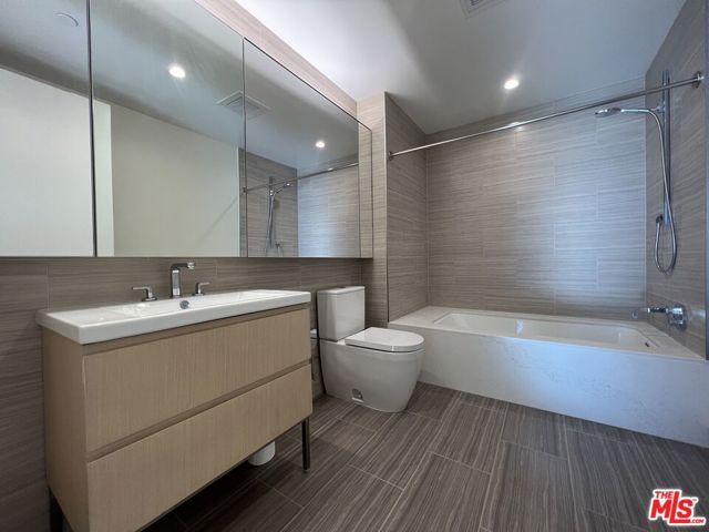 877 Francisco Street 2610, Los Angeles, CA 90017