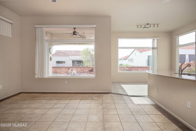 938 E Grass Meadow Place, Oro Valley, AZ 85755