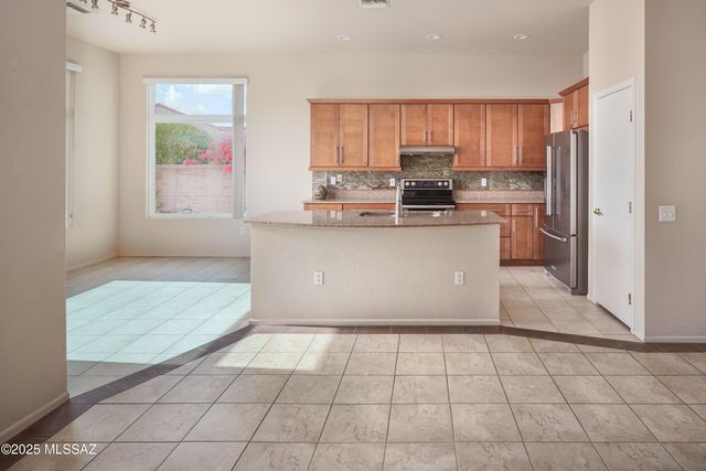 938 E Grass Meadow Place, Oro Valley, AZ 85755