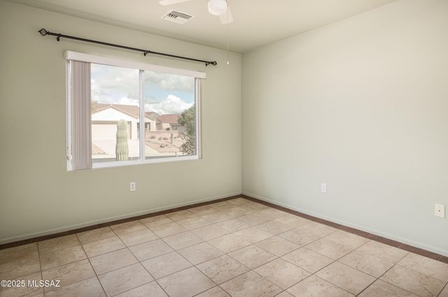 938 E Grass Meadow Place, Oro Valley, AZ 85755