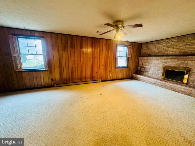 303 WESTMORELAND DR, Stephens City, VA 22655