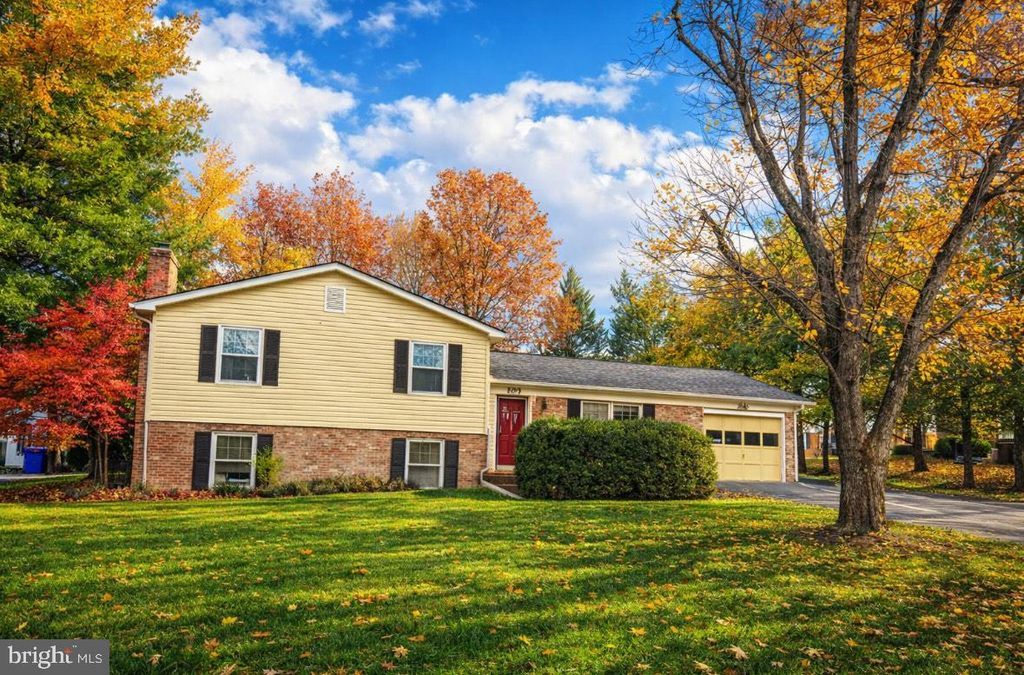 303 WESTMORELAND DR, Stephens City, VA 22655