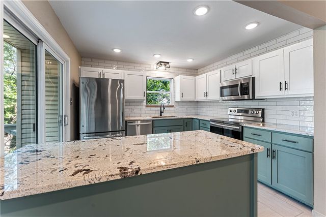2411 N Bronze Tree Drive, Fayetteville, AR 72703