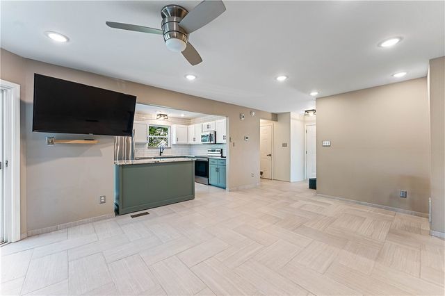 2411 N Bronze Tree Drive, Fayetteville, AR 72703