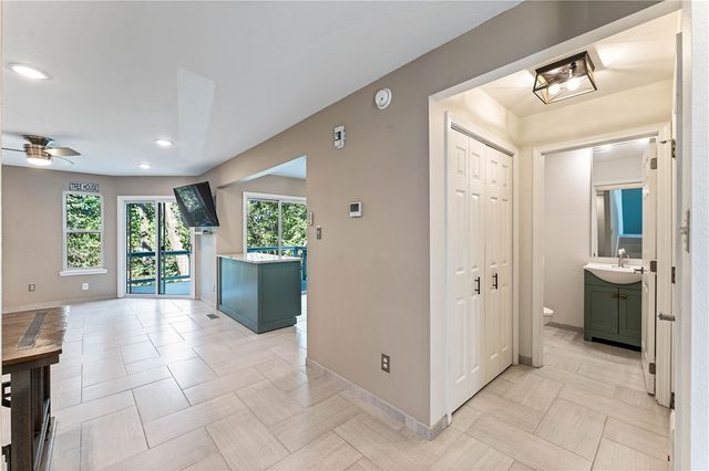 2411 N Bronze Tree Drive, Fayetteville, AR 72703