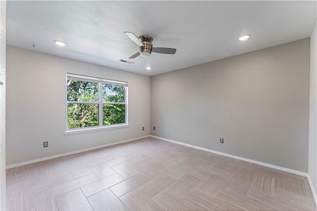 2411 N Bronze Tree Drive, Fayetteville, AR 72703