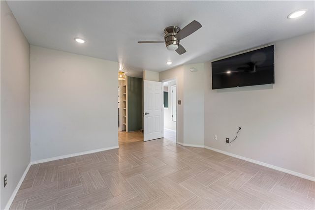 2411 N Bronze Tree Drive, Fayetteville, AR 72703