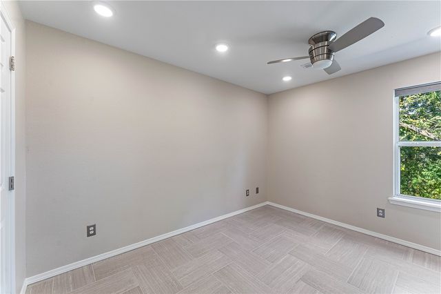 2411 N Bronze Tree Drive, Fayetteville, AR 72703