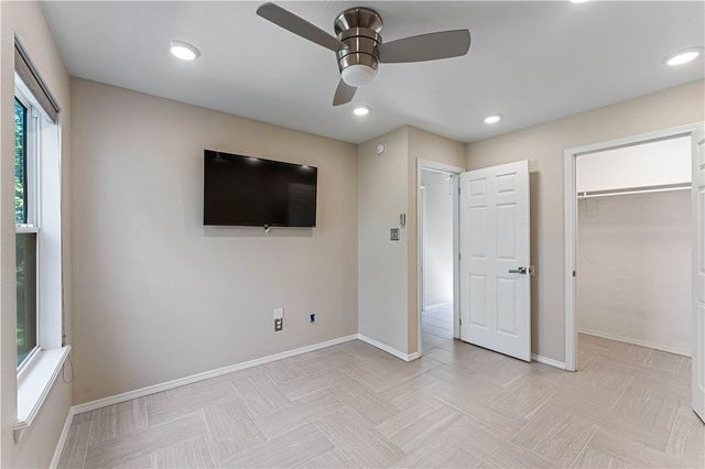 2411 N Bronze Tree Drive, Fayetteville, AR 72703