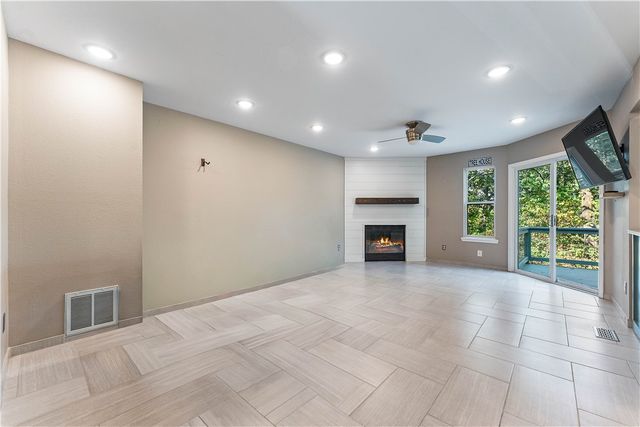 2411 N Bronze Tree Drive, Fayetteville, AR 72703