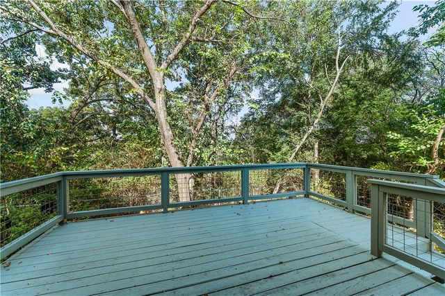 2411 N Bronze Tree Drive, Fayetteville, AR 72703