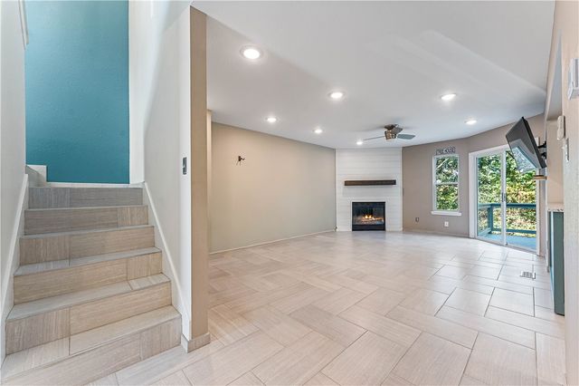 2411 N Bronze Tree Drive, Fayetteville, AR 72703
