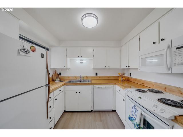 8630 BEWLEY St, Bay City, OR 97107