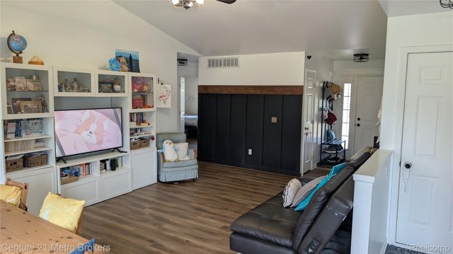 6138 Deer Park Pass, Burton, MI 48439