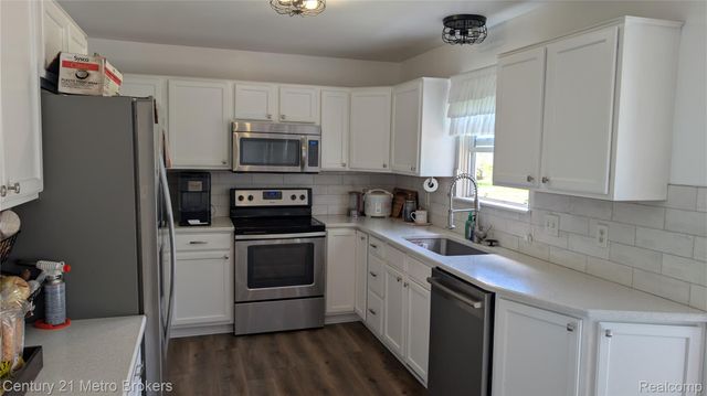 6138 Deer Park Pass, Burton, MI 48439