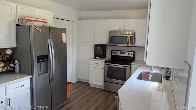 6138 Deer Park Pass, Burton, MI 48439