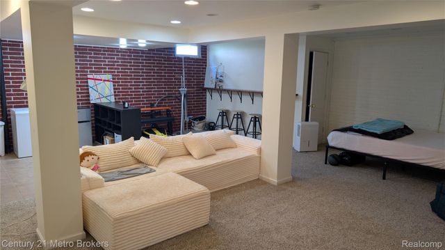 6138 Deer Park Pass, Burton, MI 48439
