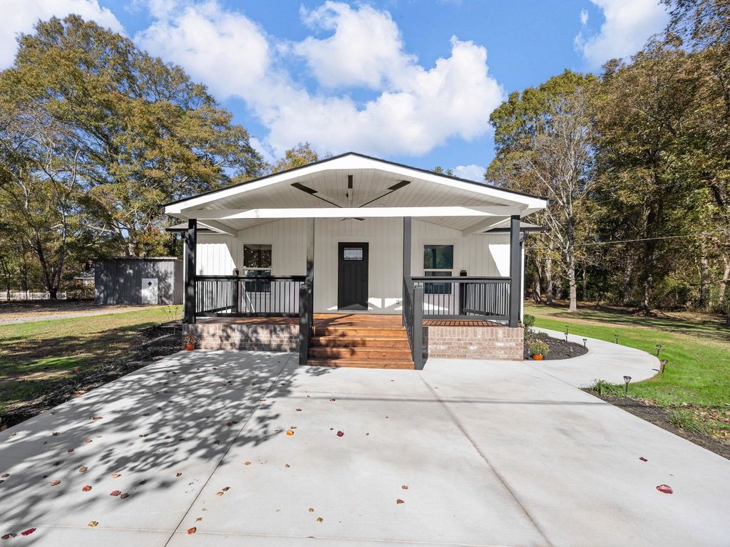 118 Strawaberry Road, Anderson, SC 29626