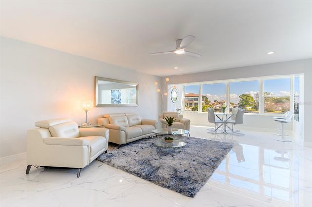 1365 SNELL ISLE BOULEVARD NE 2B, St Petersburg, FL 33704