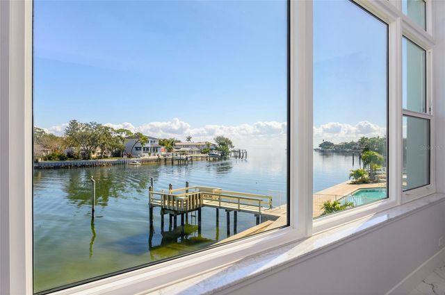 1365 SNELL ISLE BOULEVARD NE 2B, St Petersburg, FL 33704