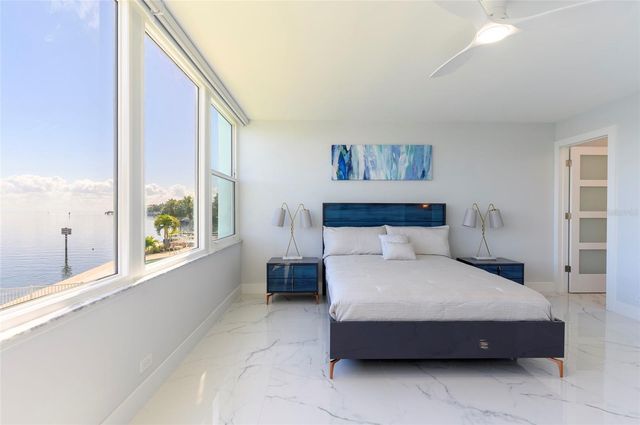 1365 SNELL ISLE BOULEVARD NE 2B, St Petersburg, FL 33704