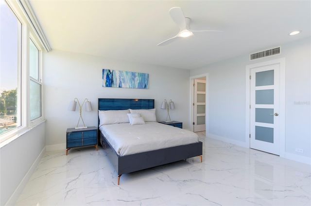 1365 SNELL ISLE BOULEVARD NE 2B, St Petersburg, FL 33704