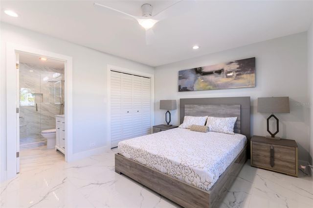 1365 SNELL ISLE BOULEVARD NE 2B, St Petersburg, FL 33704