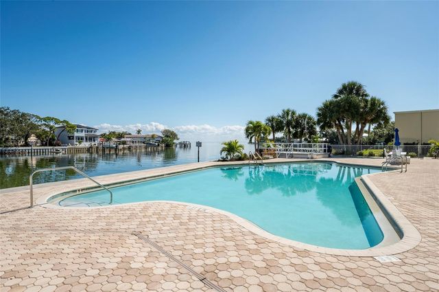 1365 SNELL ISLE BOULEVARD NE 2B, St Petersburg, FL 33704