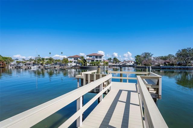 1365 SNELL ISLE BOULEVARD NE 2B, St Petersburg, FL 33704