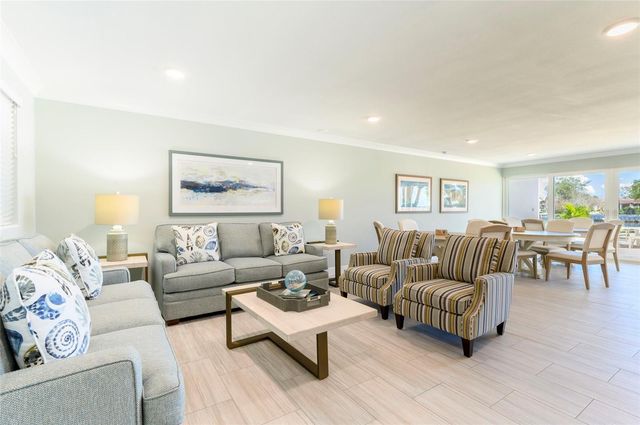 1365 SNELL ISLE BOULEVARD NE 2B, St Petersburg, FL 33704