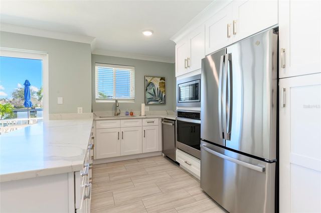 1365 SNELL ISLE BOULEVARD NE 2B, St Petersburg, FL 33704