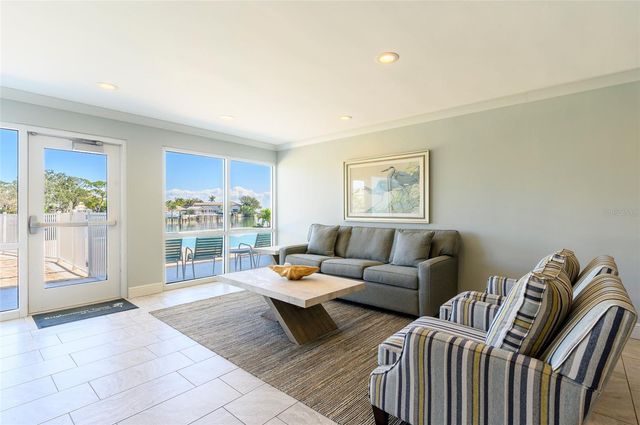 1365 SNELL ISLE BOULEVARD NE 2B, St Petersburg, FL 33704