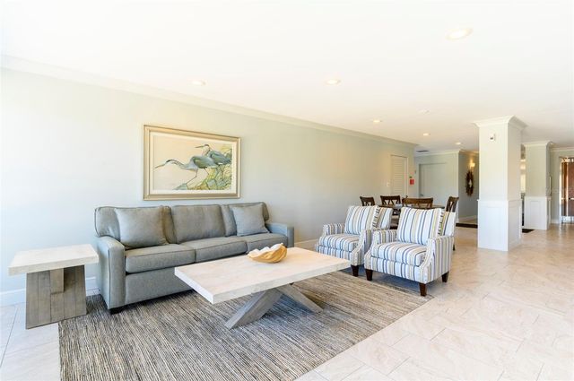 1365 SNELL ISLE BOULEVARD NE 2B, St Petersburg, FL 33704