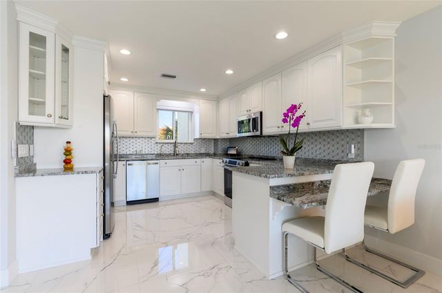 1365 SNELL ISLE BOULEVARD NE 2B, St Petersburg, FL 33704