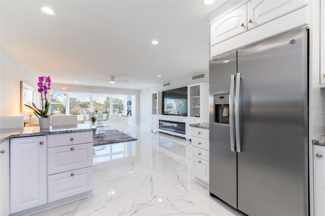 1365 SNELL ISLE BOULEVARD NE 2B, St Petersburg, FL 33704