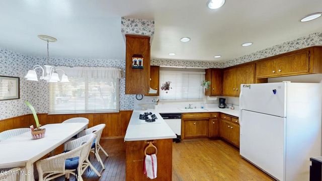 10900 Des Moines Avenue, Porter Ranch, CA 91326