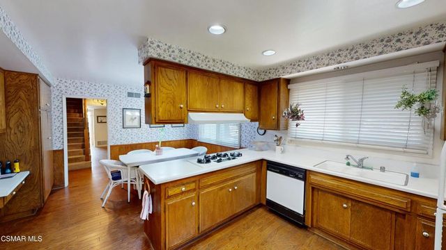 10900 Des Moines Avenue, Porter Ranch, CA 91326