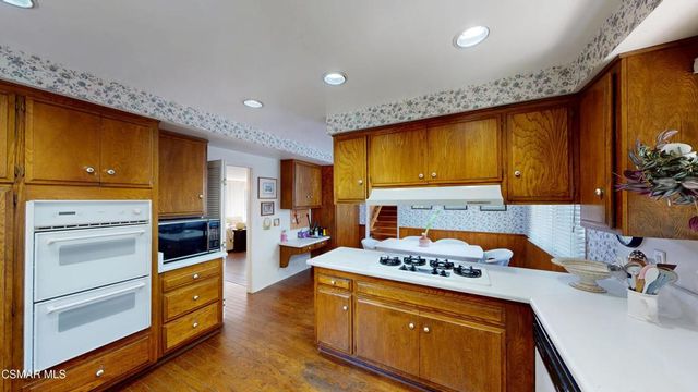 10900 Des Moines Avenue, Porter Ranch, CA 91326