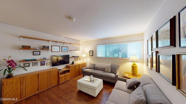 10900 Des Moines Avenue, Porter Ranch, CA 91326