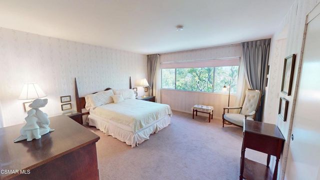 10900 Des Moines Avenue, Porter Ranch, CA 91326