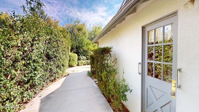 10900 Des Moines Avenue, Porter Ranch, CA 91326