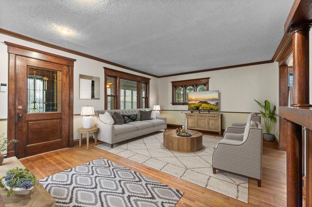 924 Marshall Avenue, Saint Paul, MN 55104