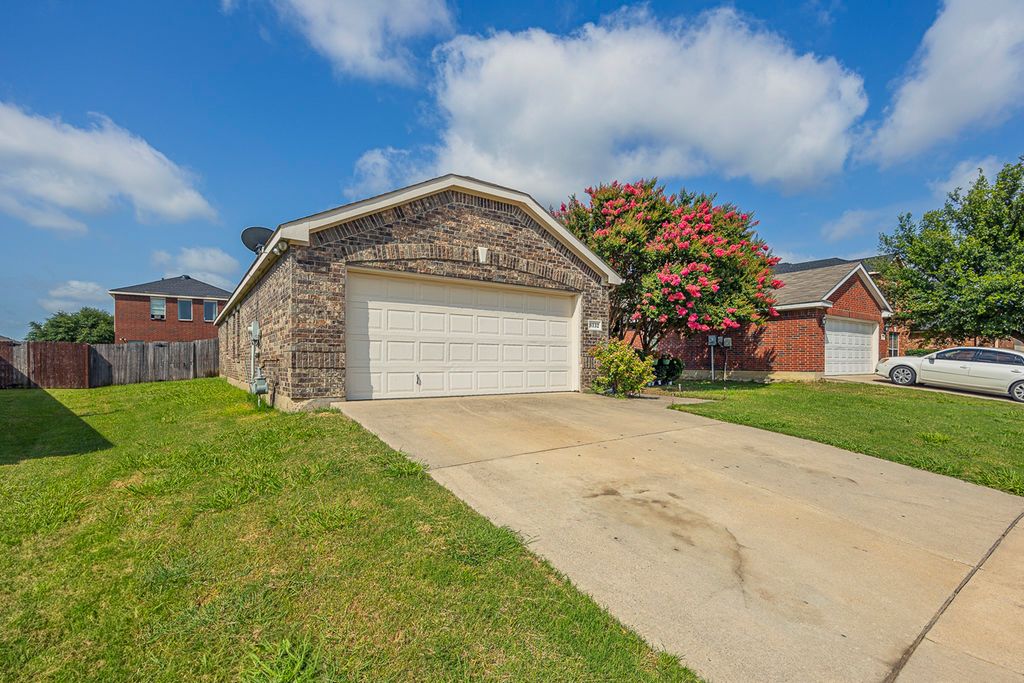 8132 Tierra Del Sol Road, Arlington, TX 76002