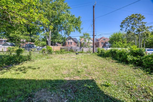 1976 Clairmount Street, Detroit, MI 48206