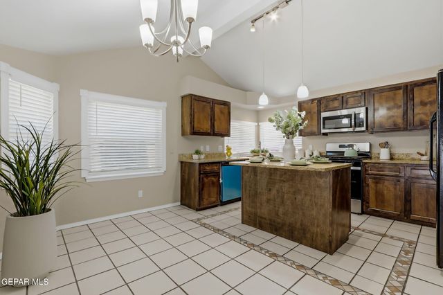 11404 LAKE ALICE Drive, El Paso, TX 79936