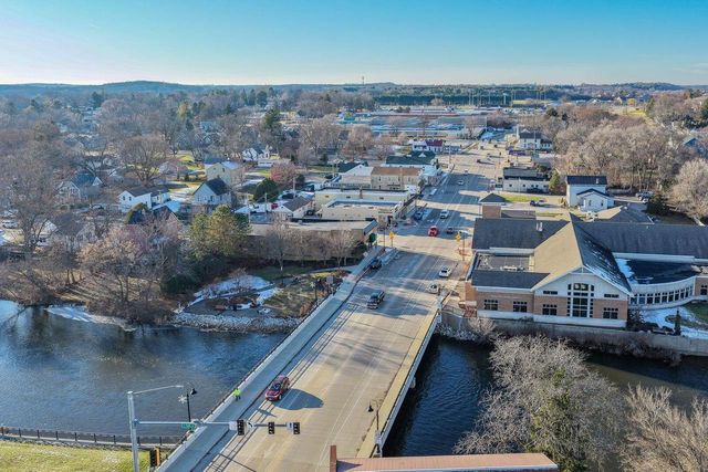 5604 W Peninsula DRIVE, Waterford, WI 53185